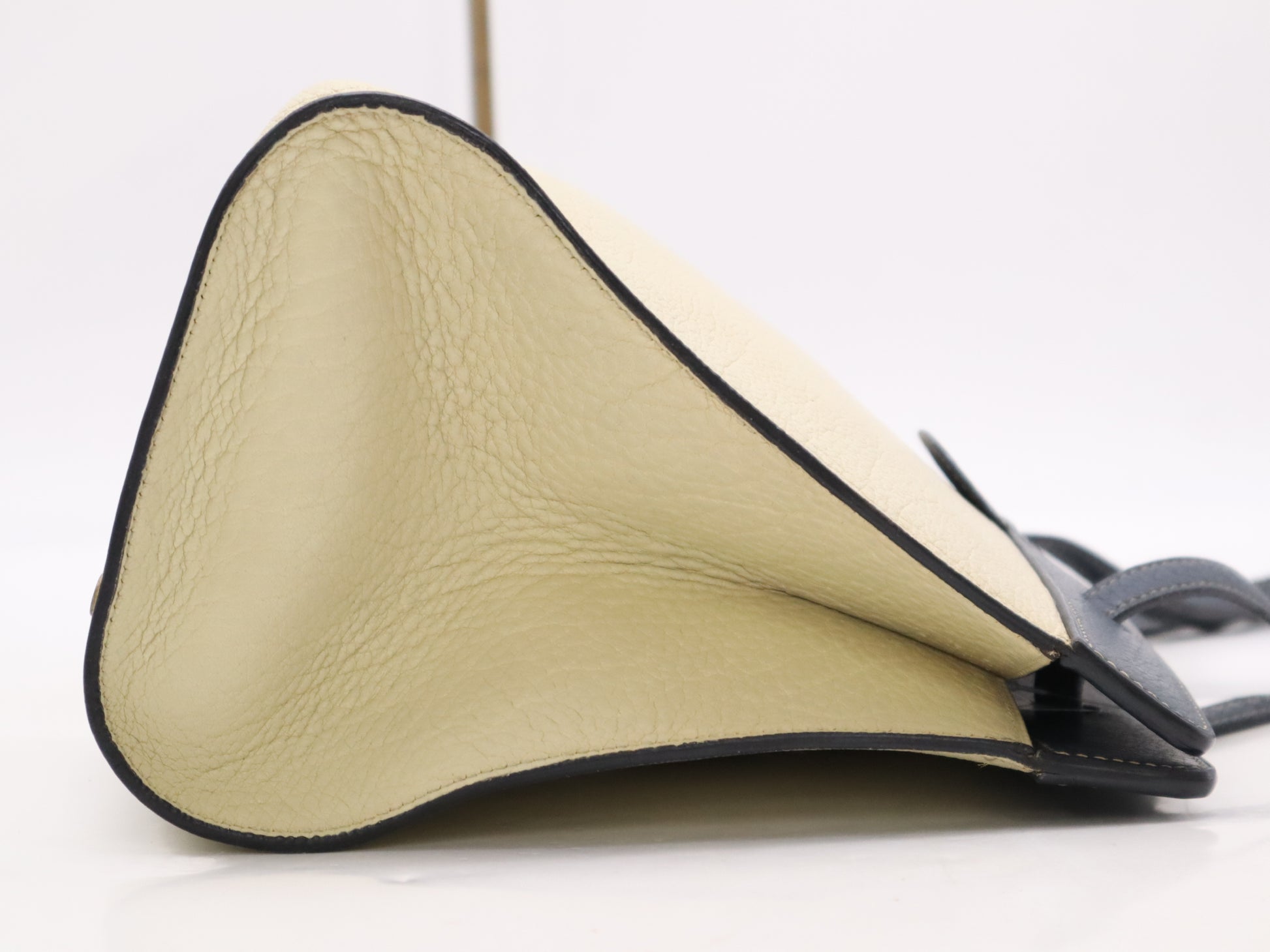 HERMES Leather Museau Shoulder Bag in White and Navy, □E Stamp, 2001