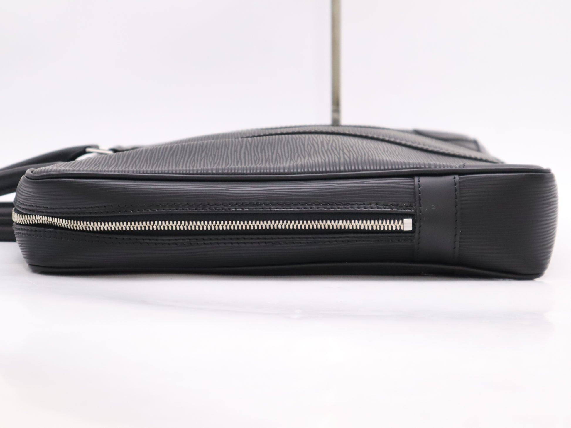 LOUIS VUITTON M54472 Epiporte Document Voyage Noir Business Bag