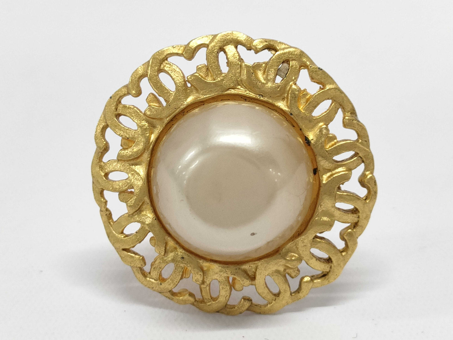 CHANEL Pearl Earrings 