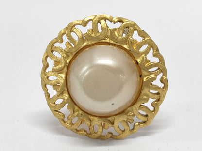 CHANEL Pearl Earrings 