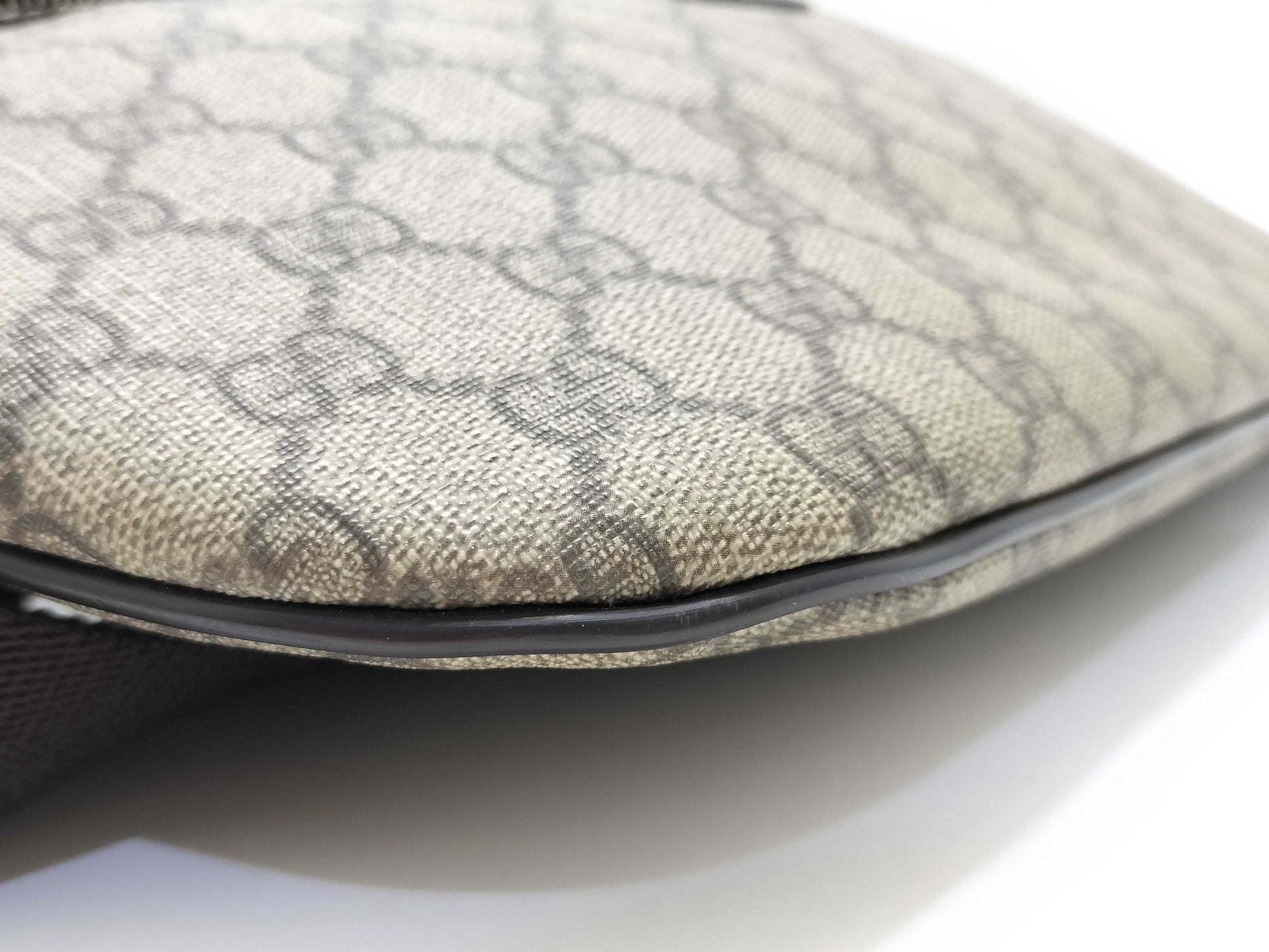 GUCCI GG Supreme Body Bag 211110 Ivory x Brown Waist Bag