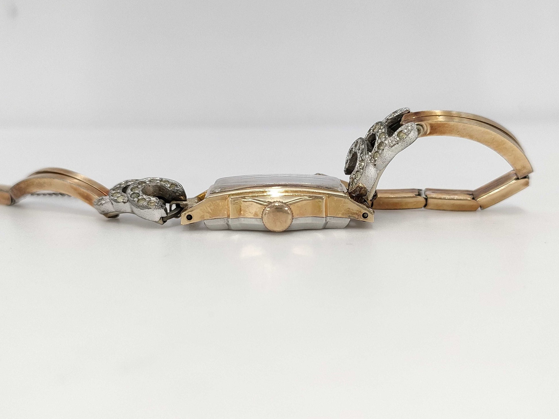 Hebreuss Hand-Wound Women's Watch