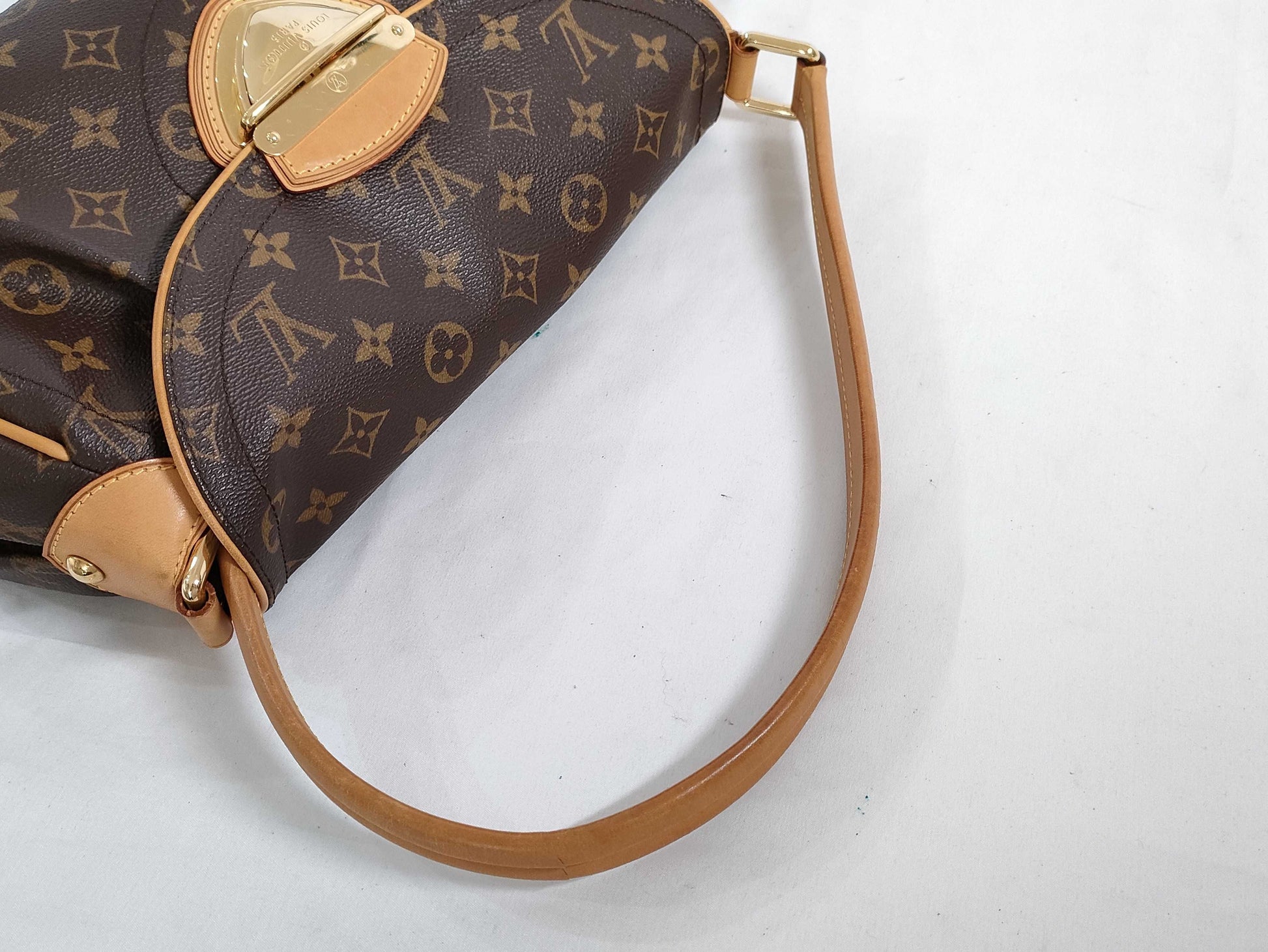 LOUIS VUITTON Monogram Beverly MM Shoulder Bag