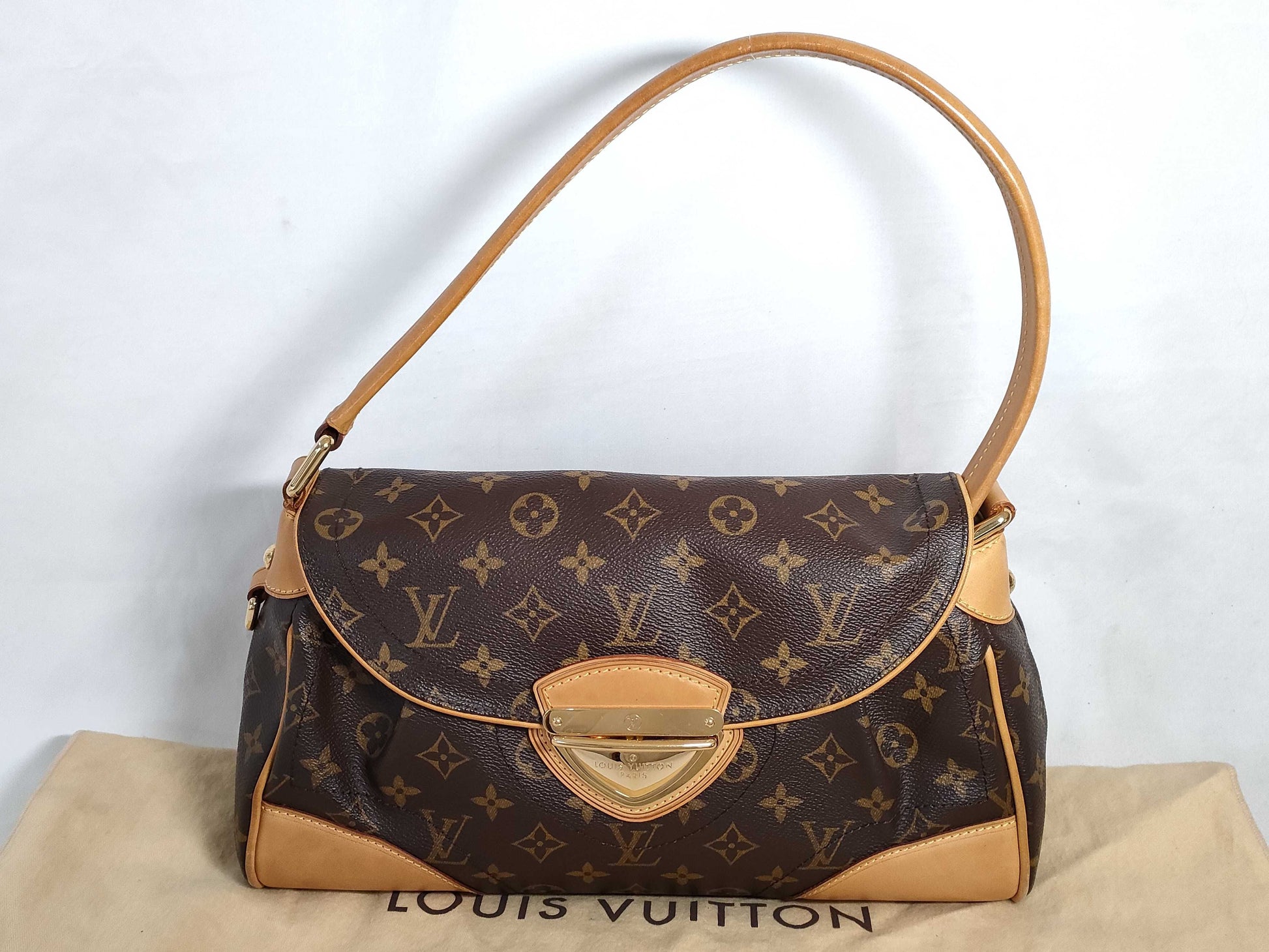 LOUIS VUITTON Monogram Beverly MM Shoulder Bag