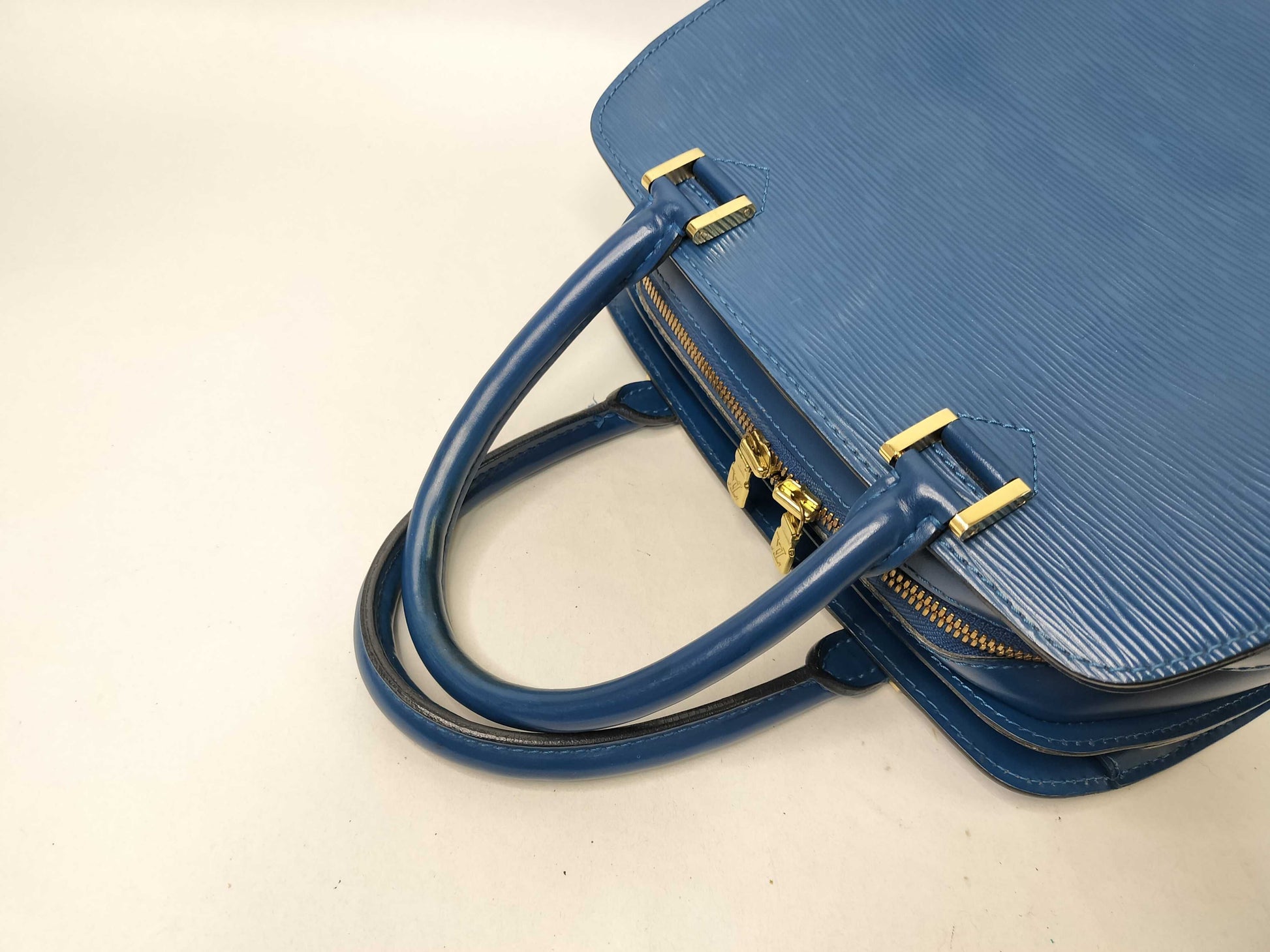 LOUIS VUITTON Epi Pont Neuf Handbag