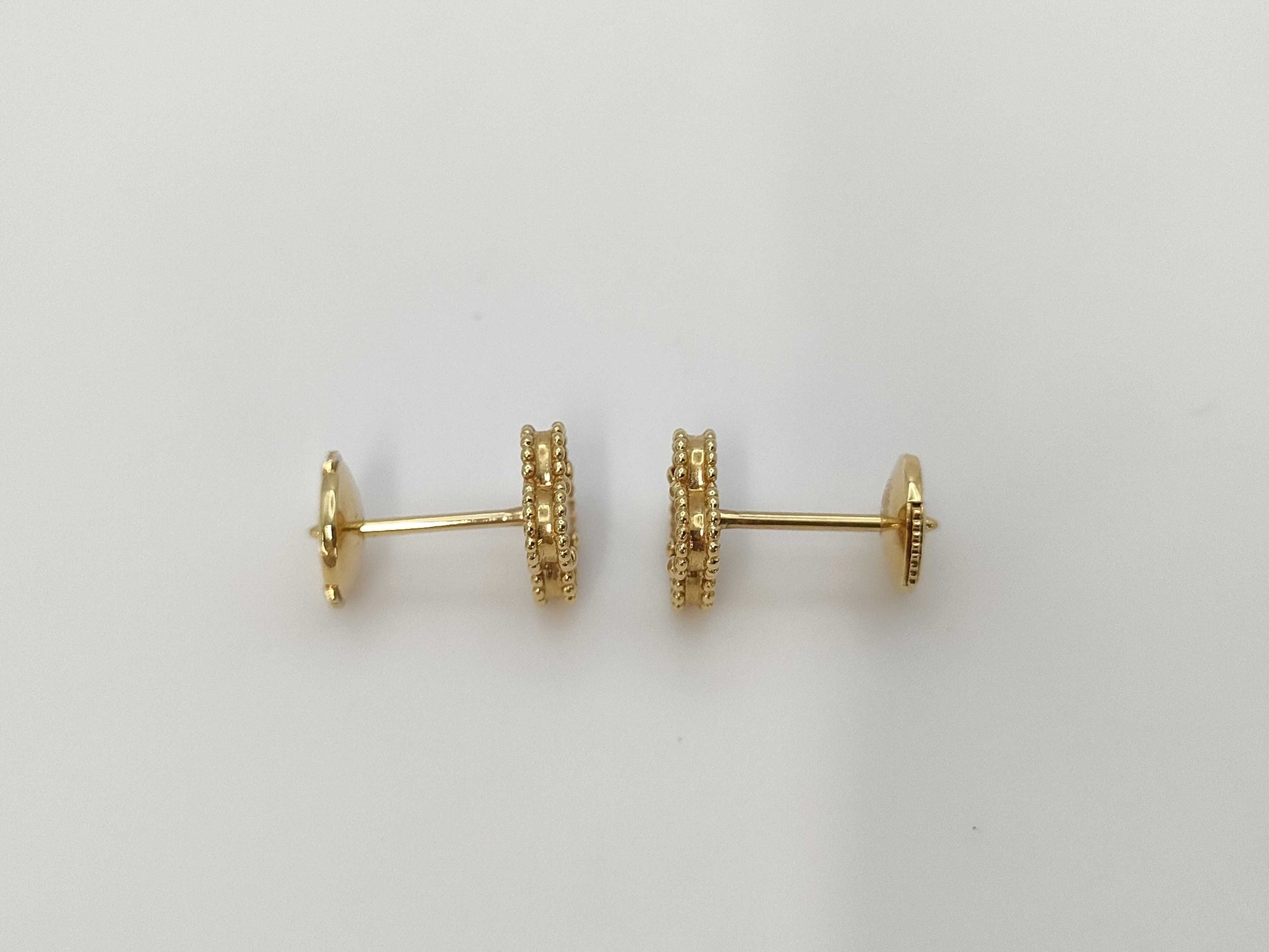 Van Cleef & Arpels Sweet Alhambra Mother-of-Pearl Yellow Gold Au750 2.8g Earrings 