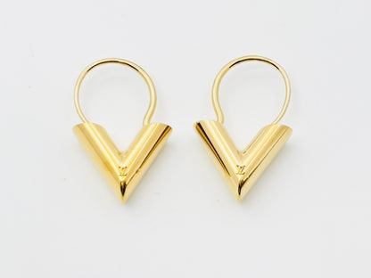 LOUIS VUITTON Essential V Earrings, Gold, M61088, LE0185