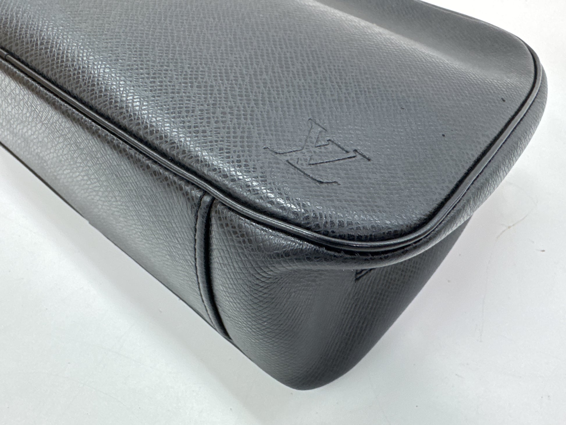 LOUIS VUITTON Truss Toilette GM Taiga Black Second Bag