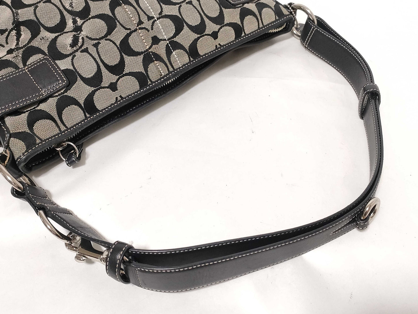 COACH Signature One-Shoulder Bag Shoulder Bag