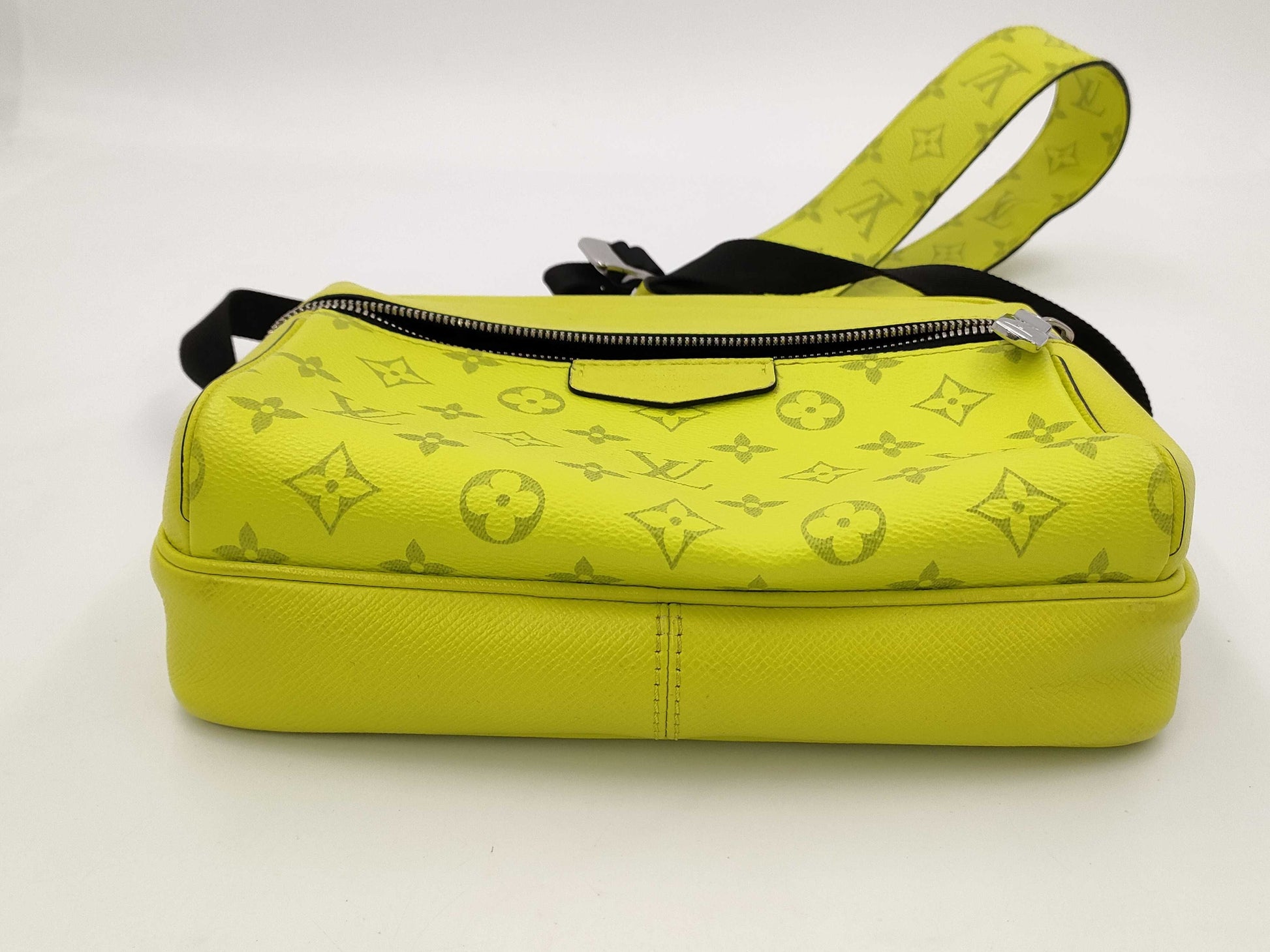 LOUIS VUITTON Taigarama Outdoor Messenger PM Shoulder Bag