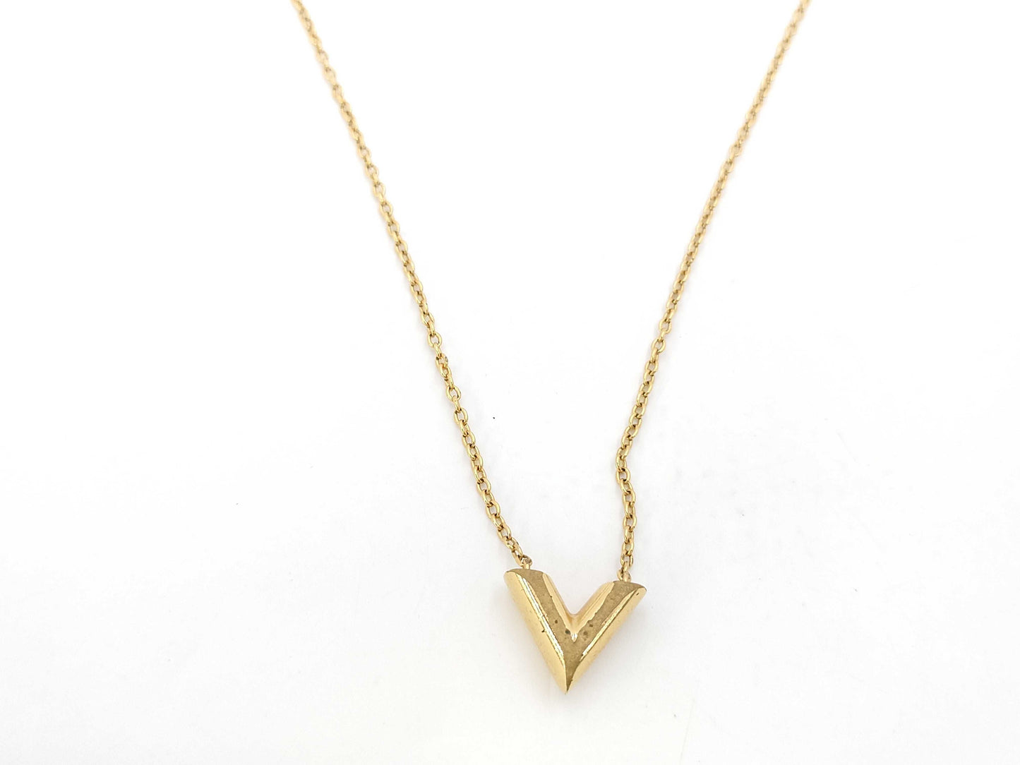 LOUIS VUITTON Essential V Necklace