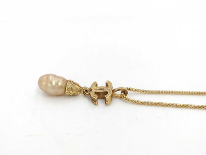 CHANEL pearl necklace