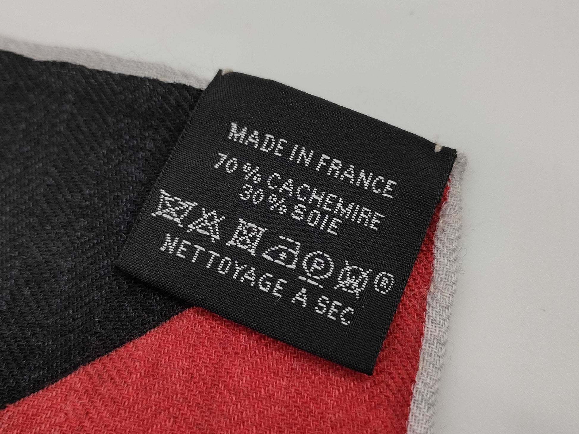 HERMES HERMES GREIGE×BLACK×RED PATTERN CASHMERE SILK STOLE Other accessories
