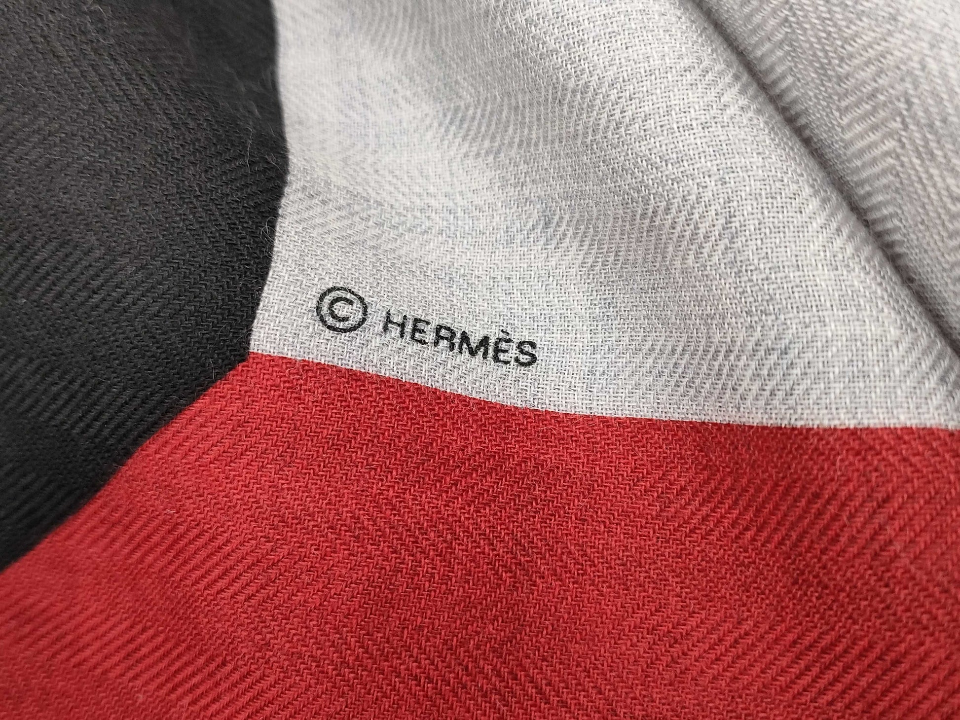 HERMES HERMES GREIGE×BLACK×RED PATTERN CASHMERE SILK STOLE Other accessories