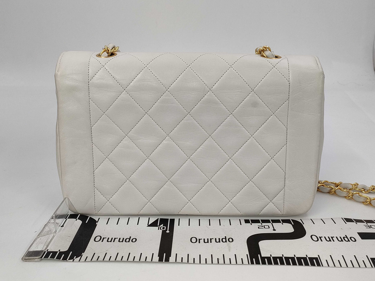 CHANEL Matelasse 25 Lambskin Shoulder Bag with G Hardware, White, 1810657