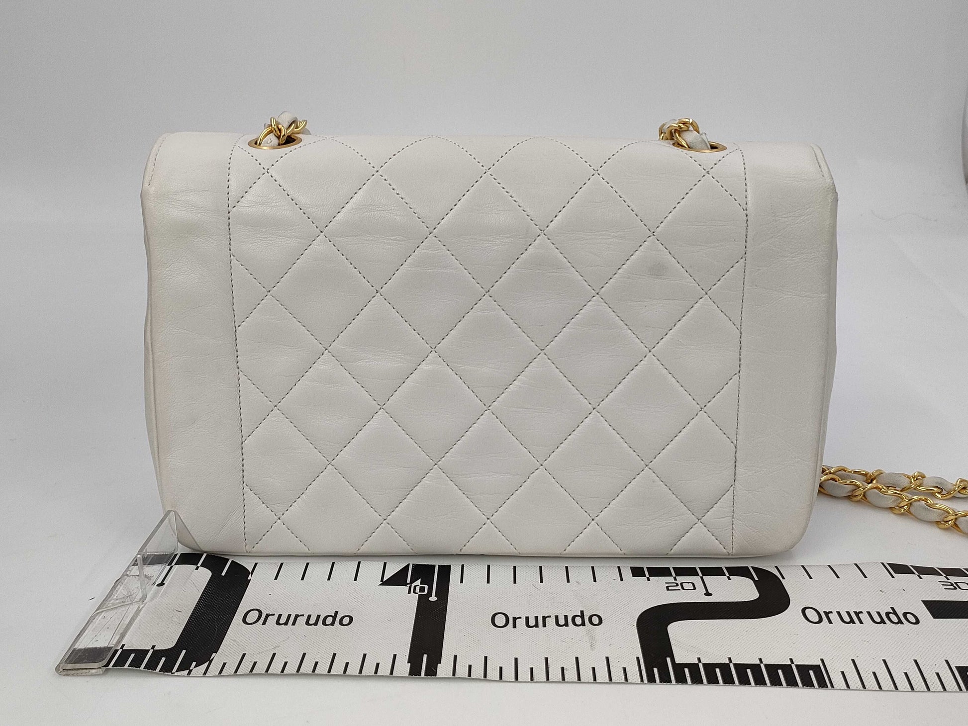 CHANEL Matelasse 25 Lambskin Shoulder Bag with G Hardware, White, 1810657