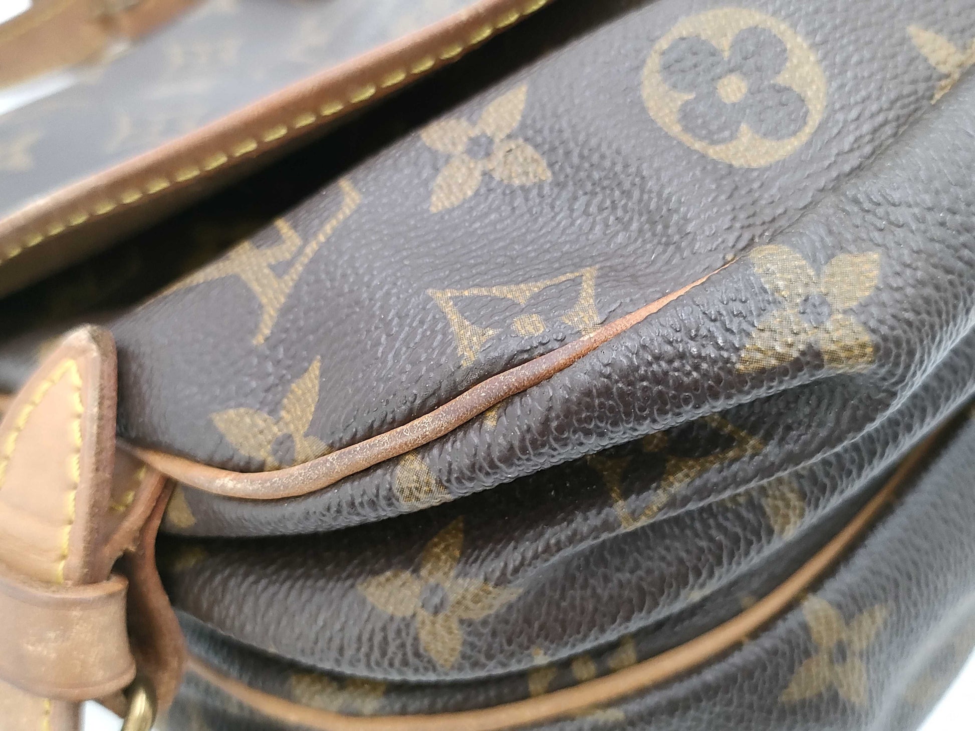 LOUIS VUITTON Monogram Saumur 30 AR9001 Shoulder Bag