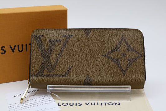 LOUIS VUITTON Monogram Giant Reverse Wallet