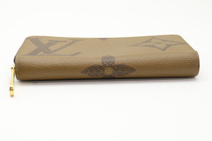 LOUIS VUITTON Monogram Giant Reverse Zippy Wallet