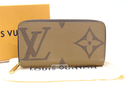 LOUIS VUITTON Monogram Giant Reverse Zippy Wallet