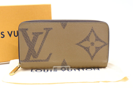 LOUIS VUITTON Monogram Giant Reverse Zippy Wallet