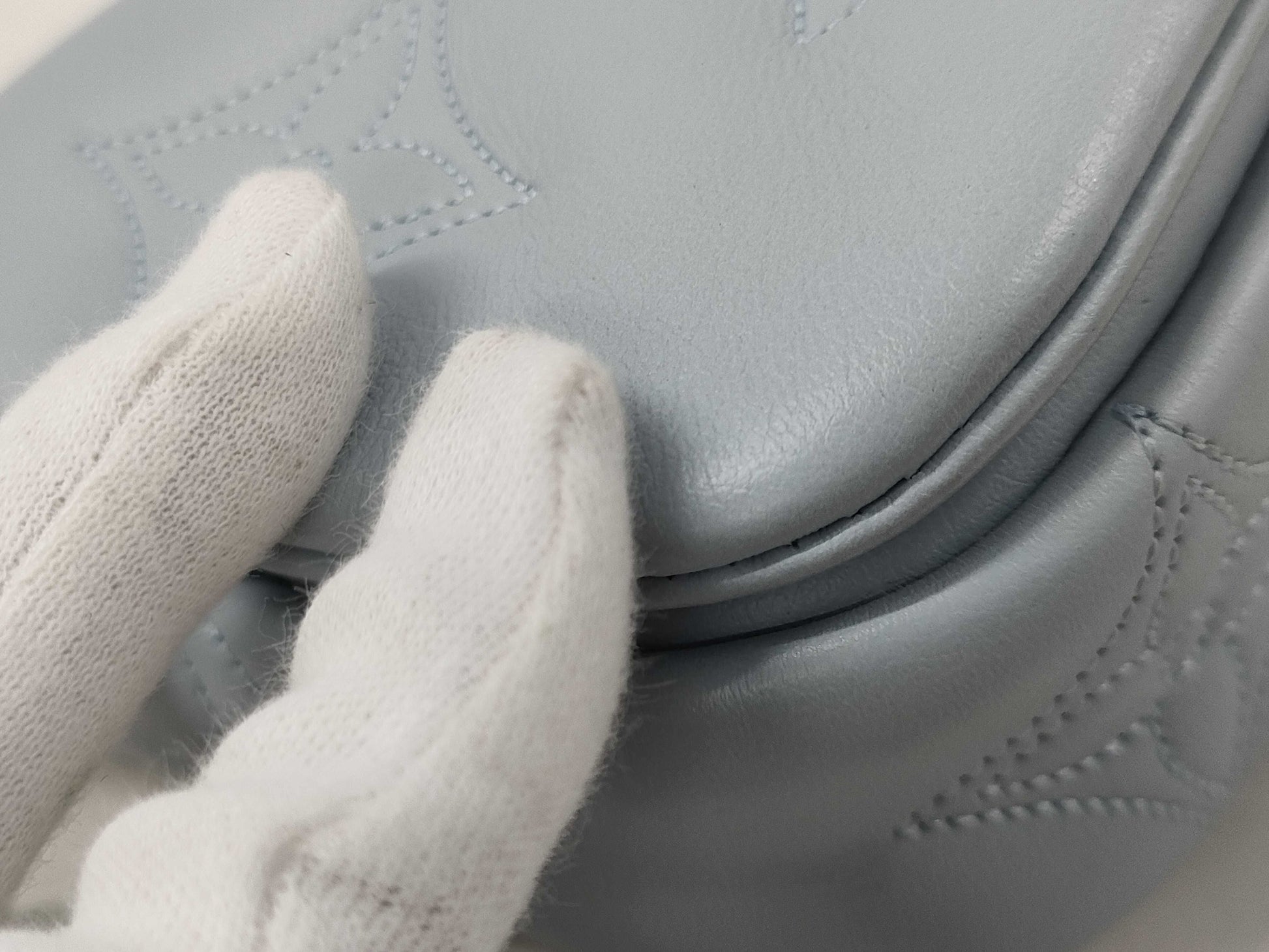 LOUIS VUITTON Louis Vuitton Wallet-on Strap Shoulder Bag