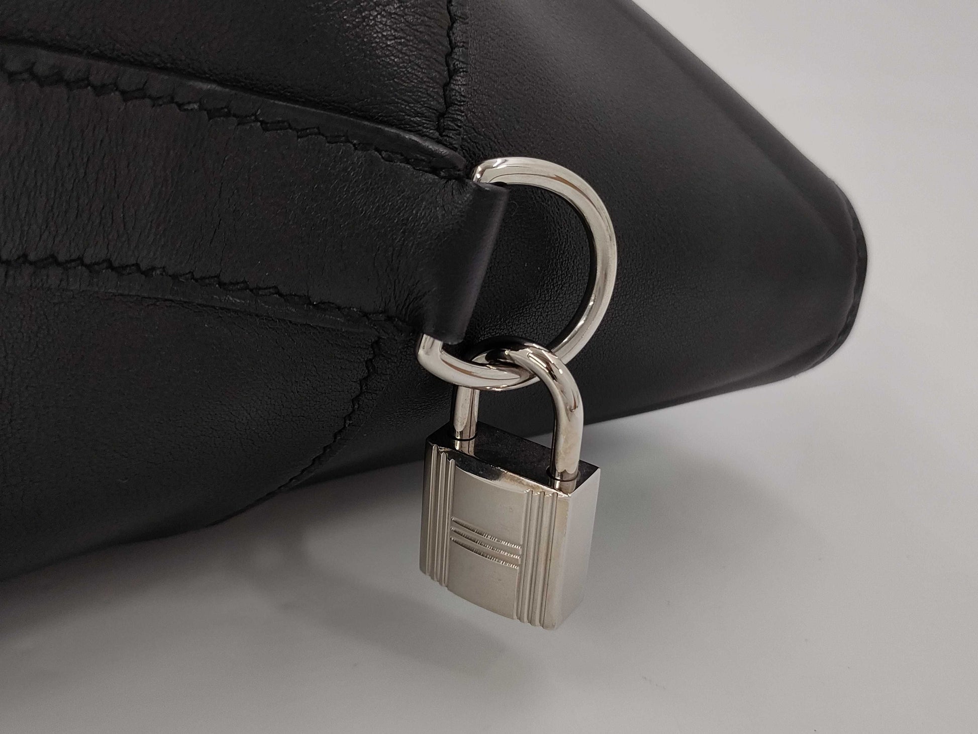 HERMES Toolbox 20 Black Handbag