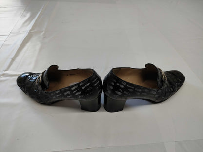 Salvatore Ferragamo size 6 pumps