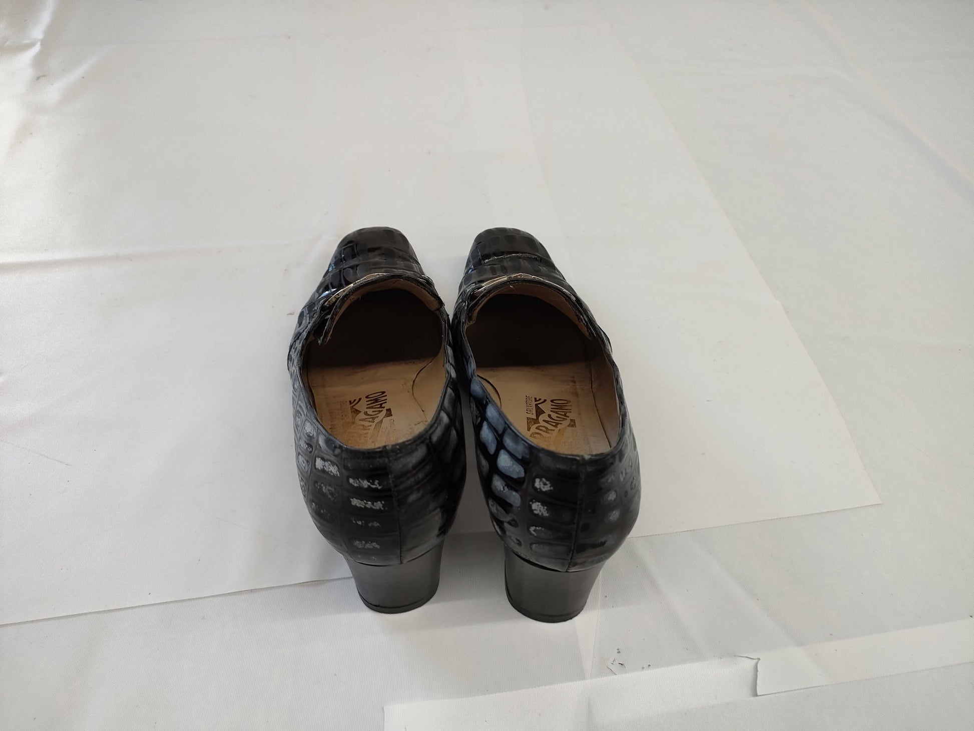 Salvatore Ferragamo size 6 pumps