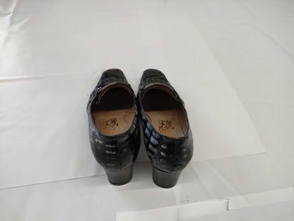 Salvatore Ferragamo size 6 pumps