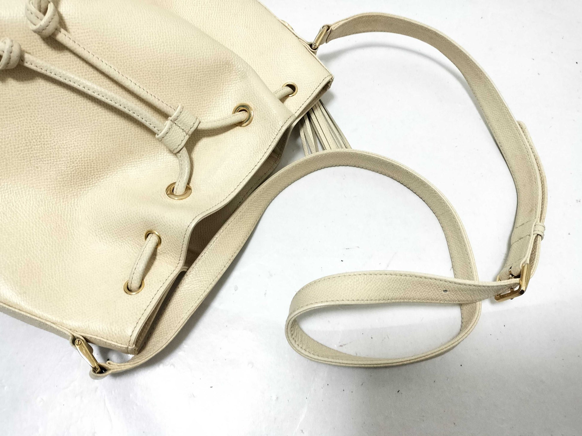 Valentino Garavani VALENTINO GARANANI Bucket Drawstring Shoulder Bag