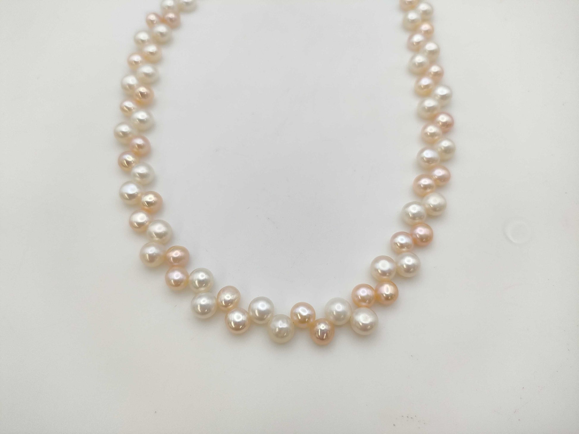 Semi-round pearl, diameter approximately 5.5-5.9mm, 18K gold, 19.8g, necklace 