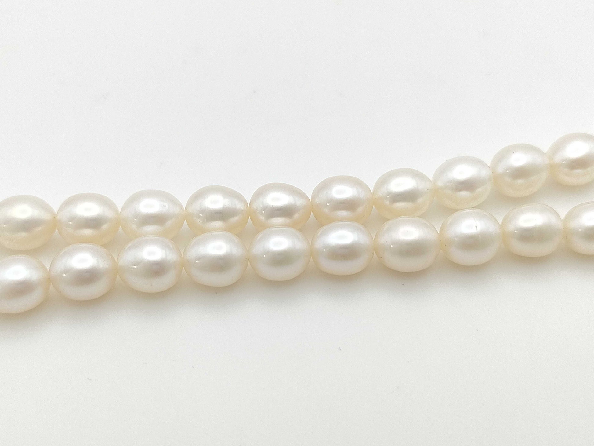 Semi-round pearl, diameter approximately 7.0-7.4mm, 18K white gold, 33.3g, necklace 