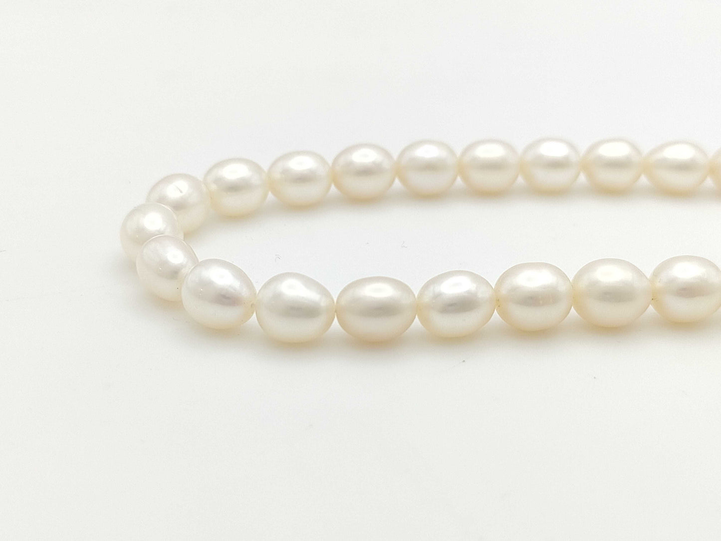 Semi-round pearl, diameter approximately 7.0-7.4mm, 18K white gold, 33.3g, necklace 