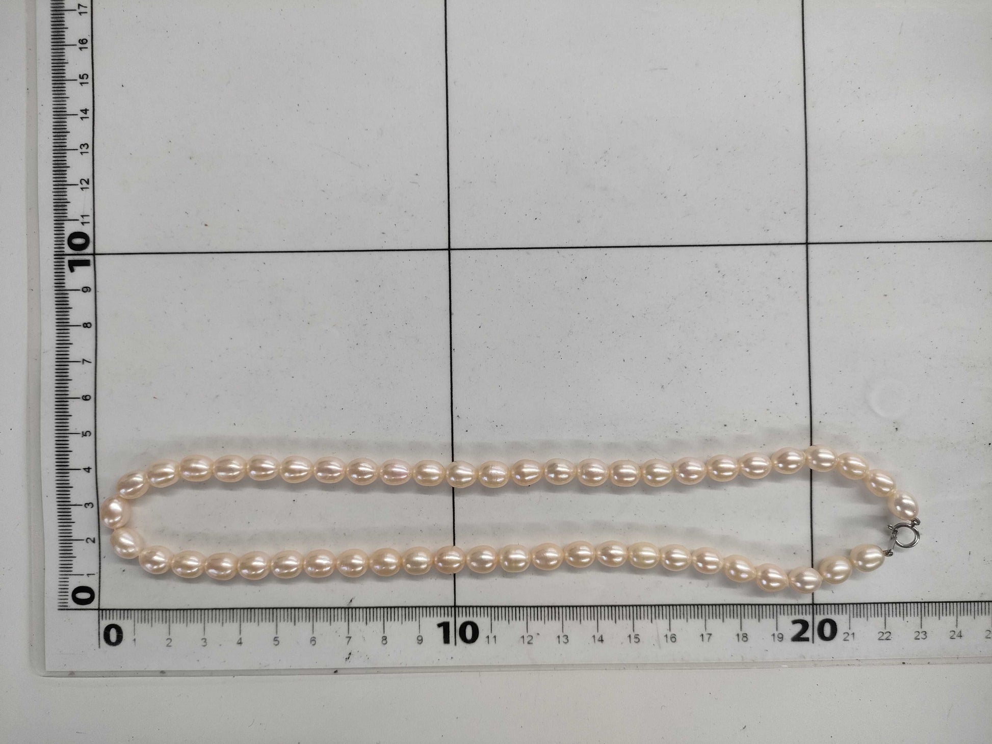Semi-round pearl, diameter approximately 6.9-7.4mm, 18K white gold, 32.7g, necklace 