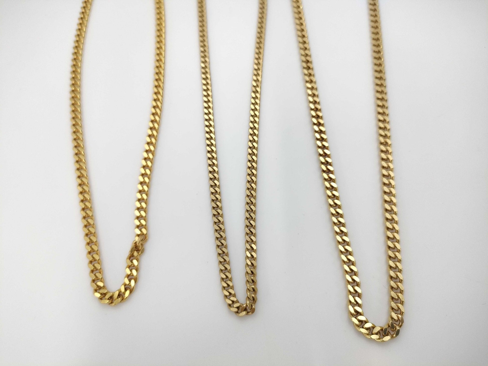 Set of 2 Curb Chain Necklaces, Double-Sided, 18K Gold, 89.0g / 18K Gold, 27.9g 