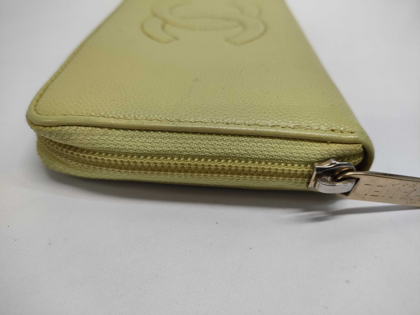 CHANEL Caviar Skin Coco Mark Wallet