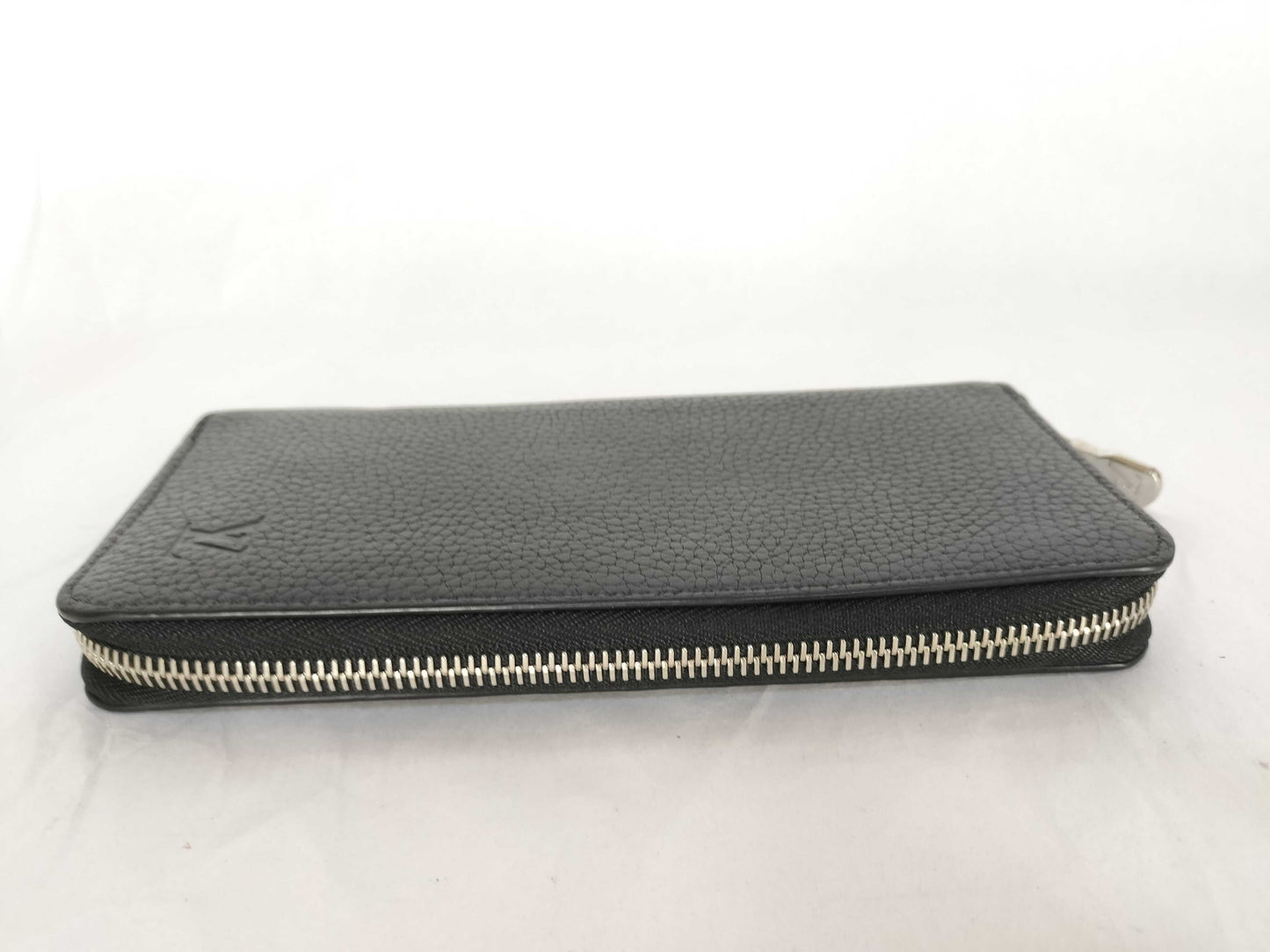 LOUIS VUITTON Taurillon Vertica Zippy Wallet