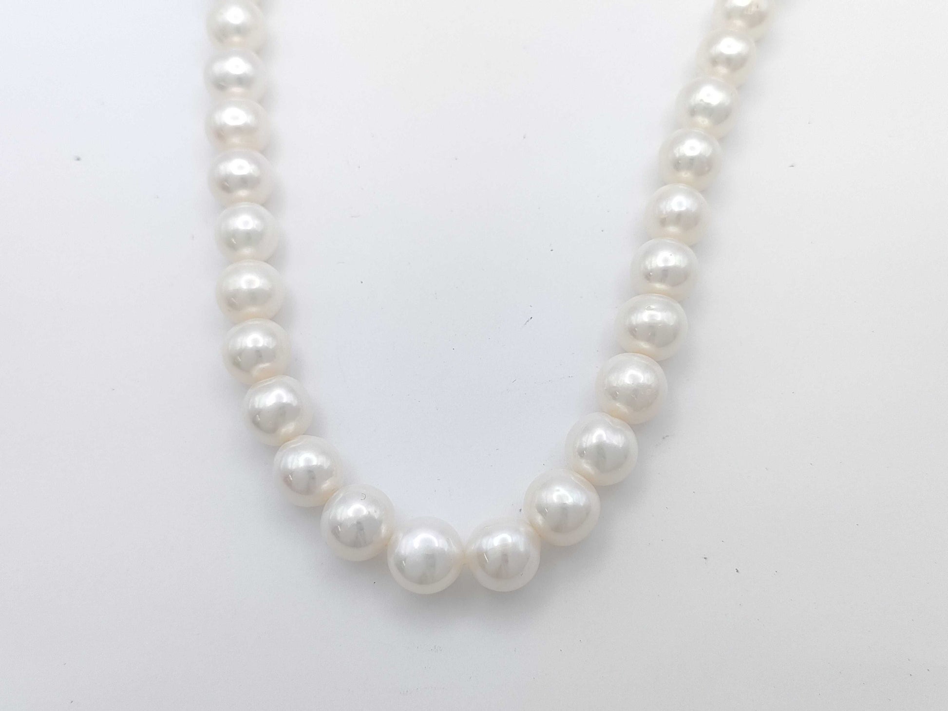 Semi-round pearl necklace, diameter approximately 9.4-10.5mm, sterling silver, 64.0g .