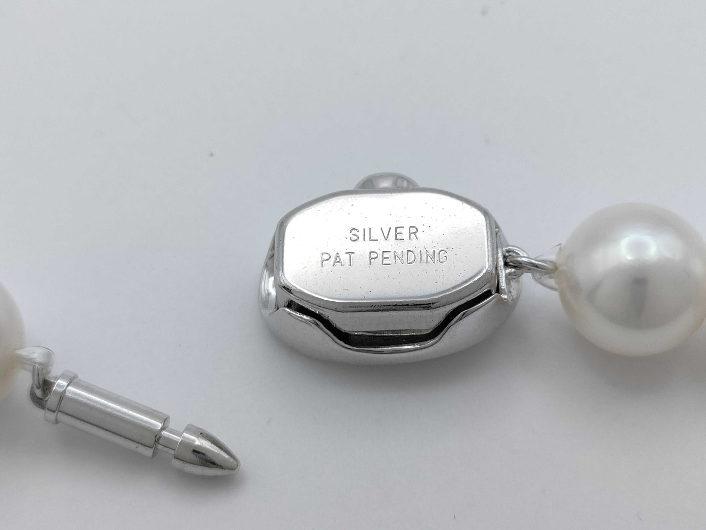 Semi-round pearl necklace, diameter approximately 9.4-10.5mm, sterling silver, 64.0g .