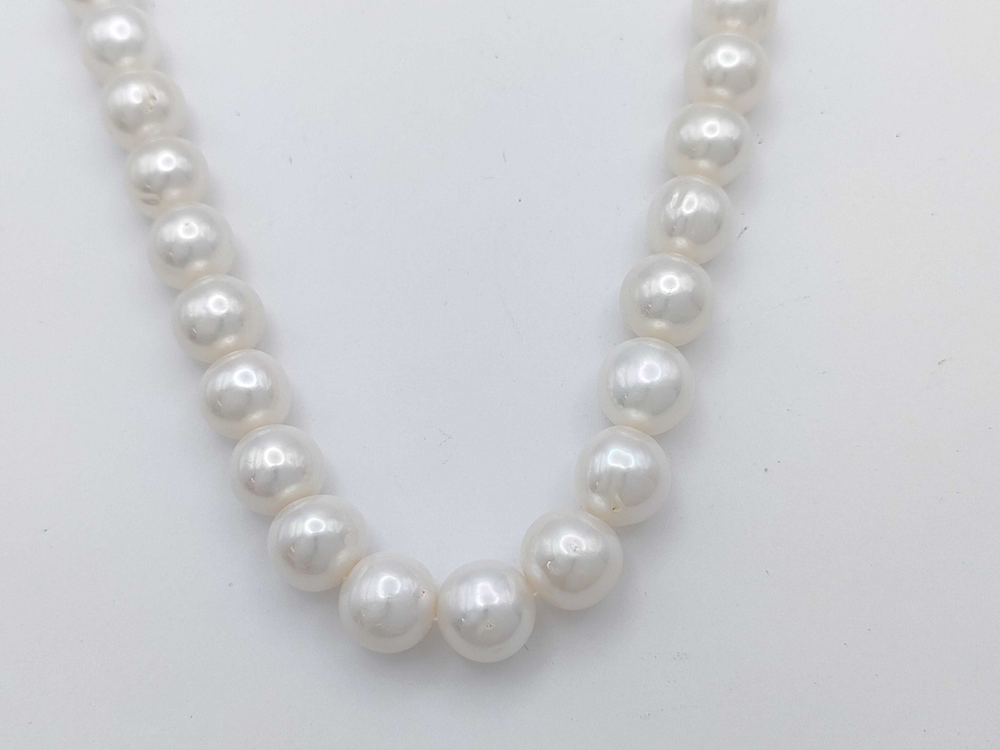 Semi-round pearl necklace, diameter approximately 9.4-10.5mm, sterling silver, 64.0g .