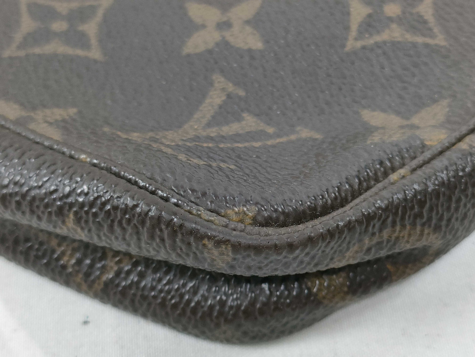 LOUIS VUITTON Monogram M51980 Pochette Accessoires Pouch