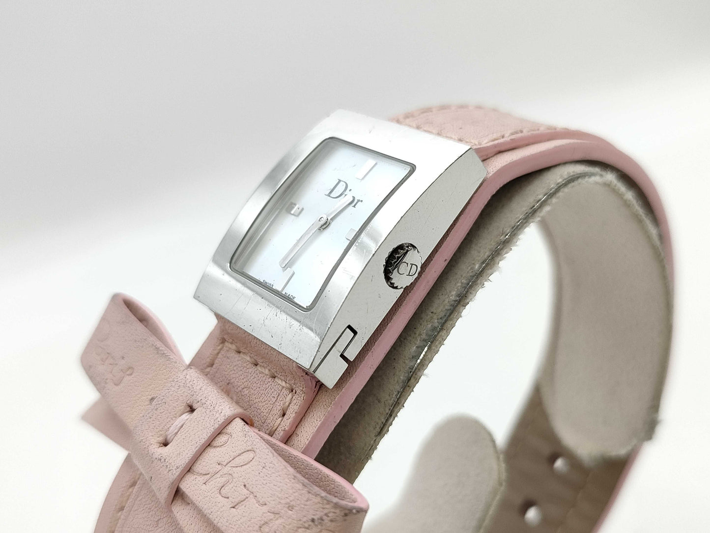 Dior D78-109 EF5639 Quartz Shell Dial Women's Watch