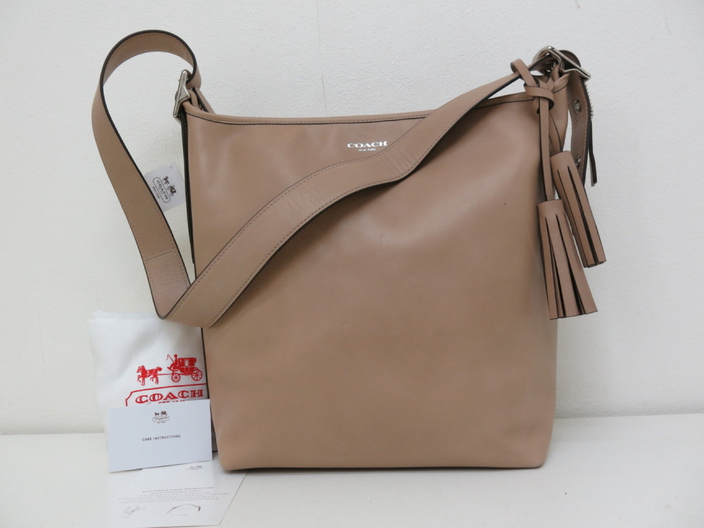 COACH Coach Leather One-Shoulder Bag Beige Shoulder Bag