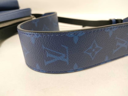 LOUIS VUITTON Monogram Louis Vuitton Shoulder Bag