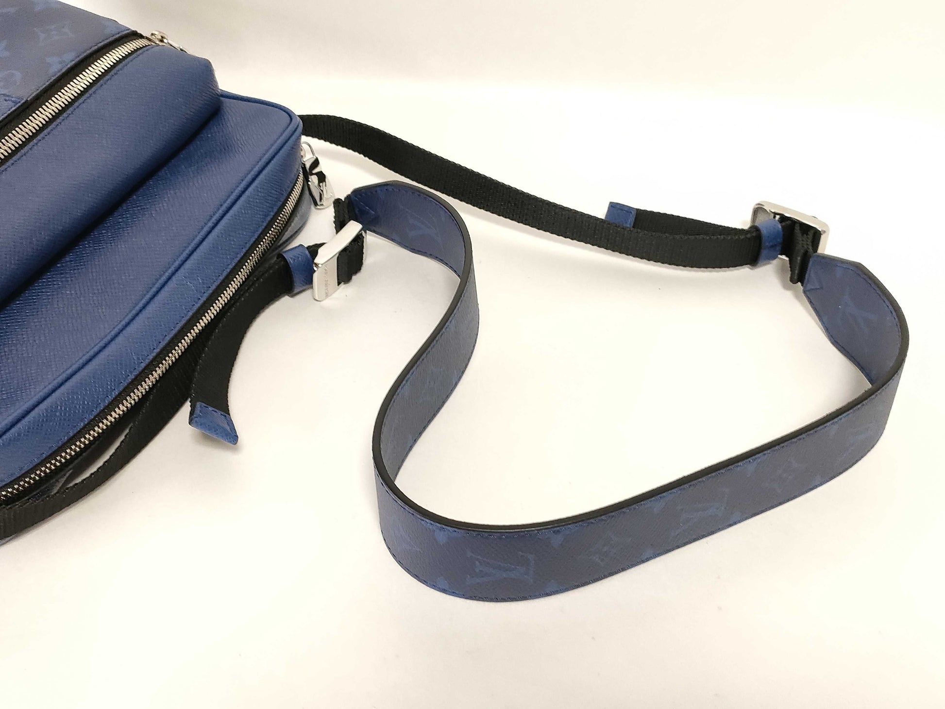 LOUIS VUITTON Monogram Louis Vuitton Shoulder Bag