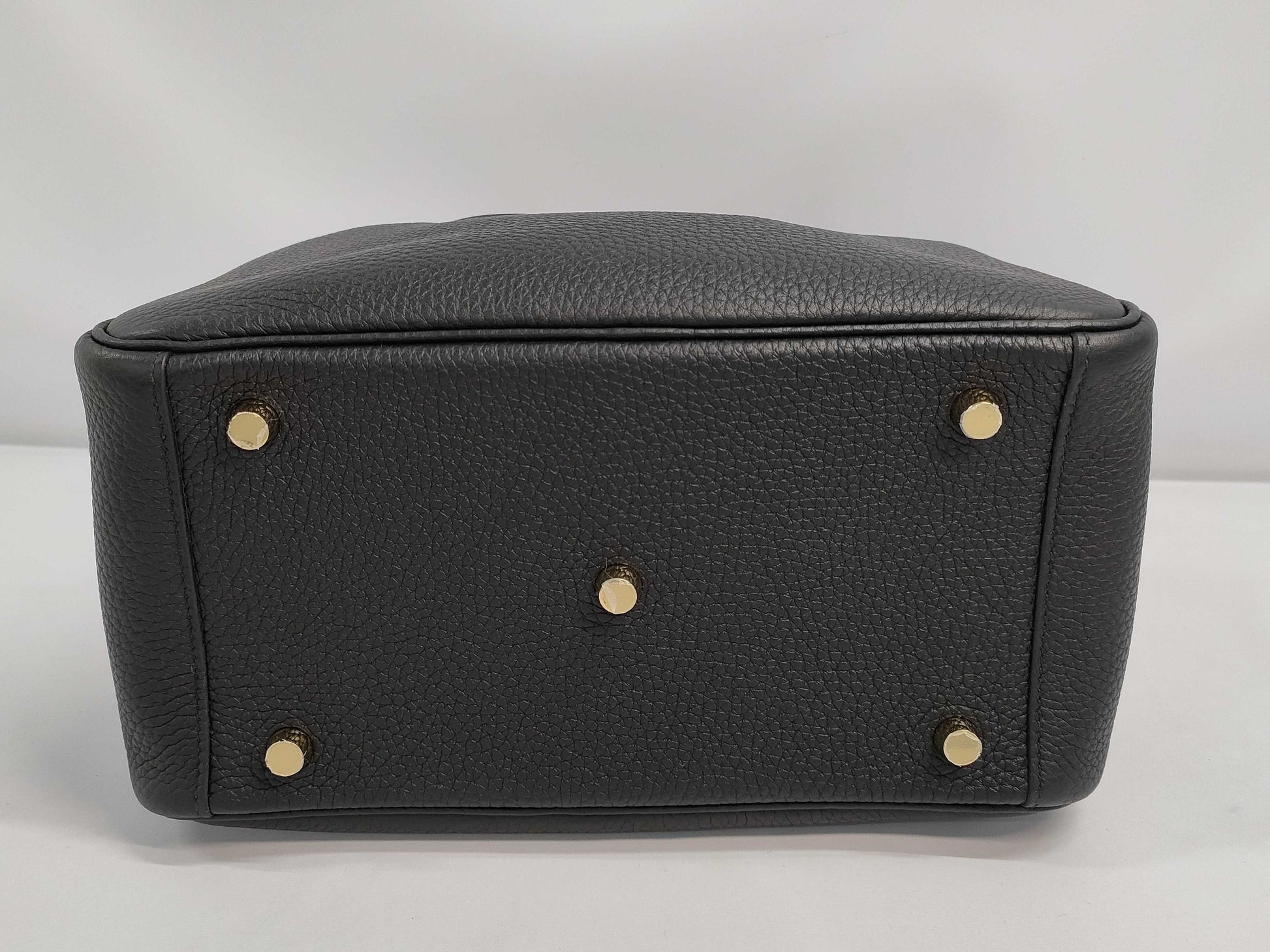 HERMES Lindy 26 U Taurillon Black Gold Handbag