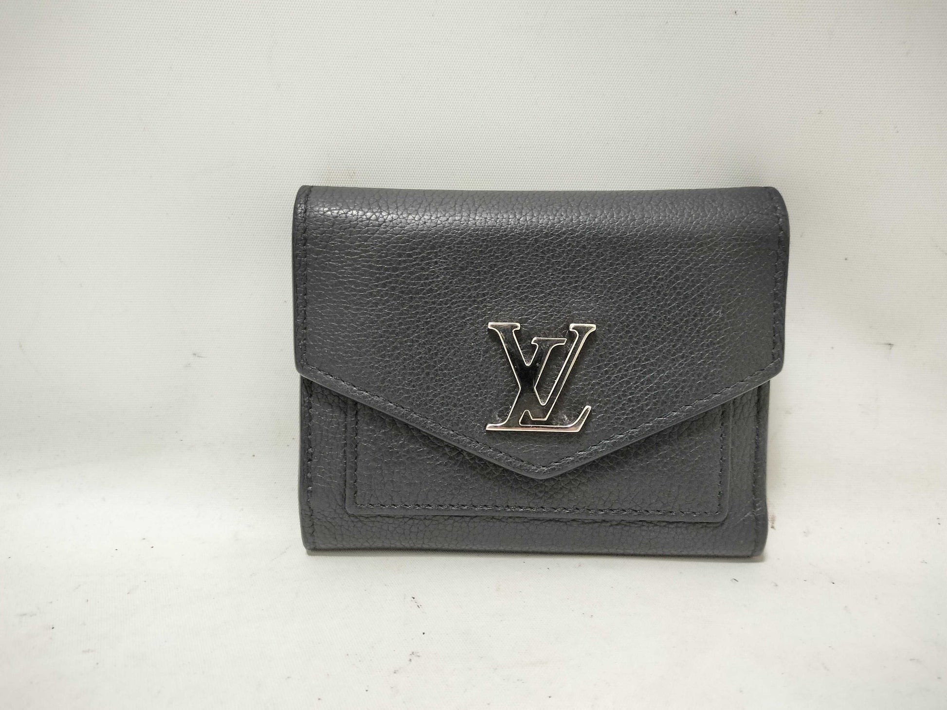 LOUIS VUITTON M62947 Portefeuille My Lock Me Tri-fold Wallet