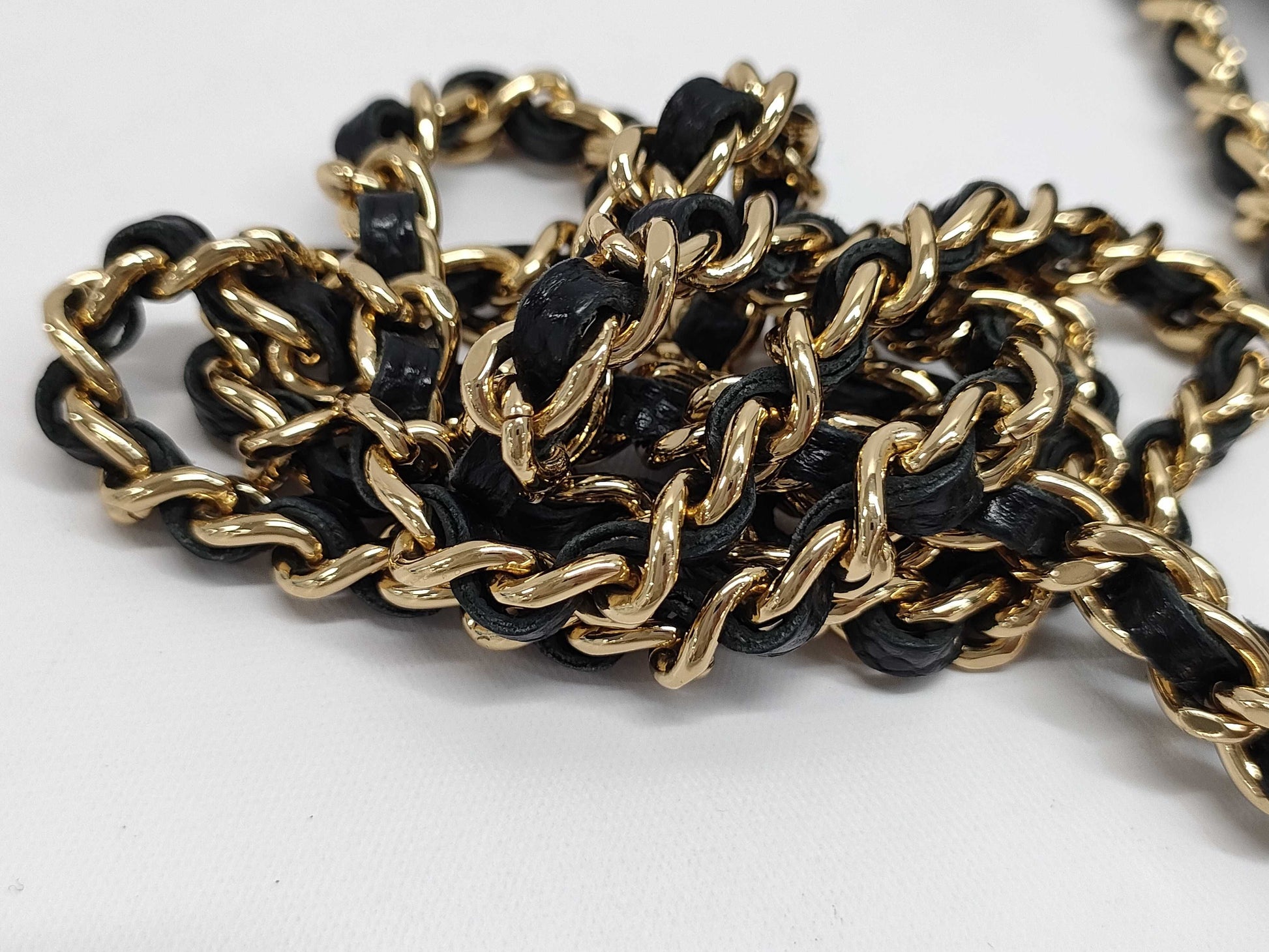 CHANEL Matelasse Chain Wallet A33814 Black with Gold Hardware and Caviar Leather 29598241 Shoulder Bag