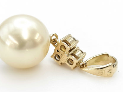 Pearl diameter: approx. 11.0mm, D0.18ct, 18K gold, 3.1g, pendant top 
